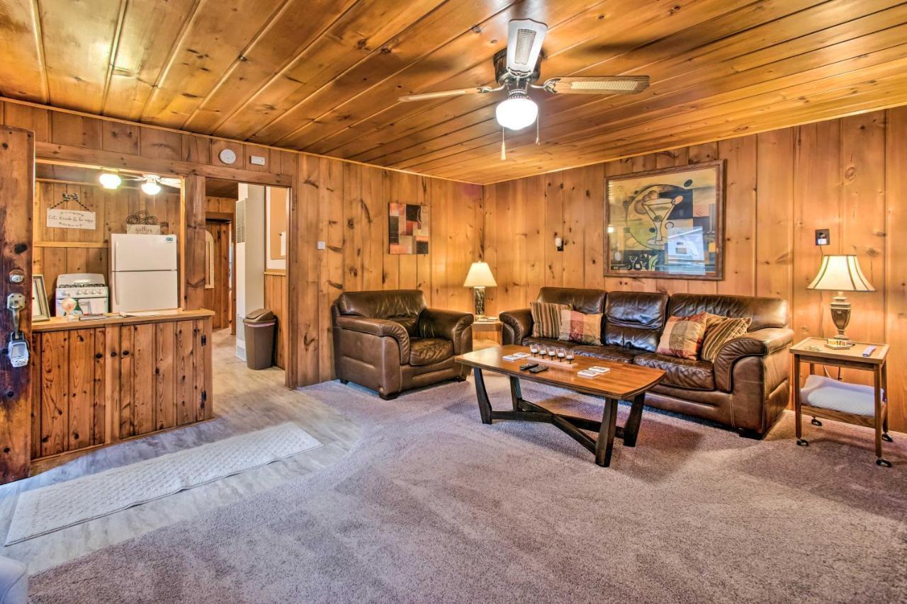 East Tawas Cabin With Deck, Backyard And Fire Pit! Exteriör bild