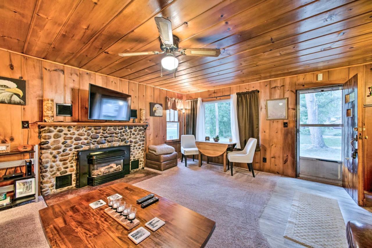 East Tawas Cabin With Deck, Backyard And Fire Pit! Exteriör bild