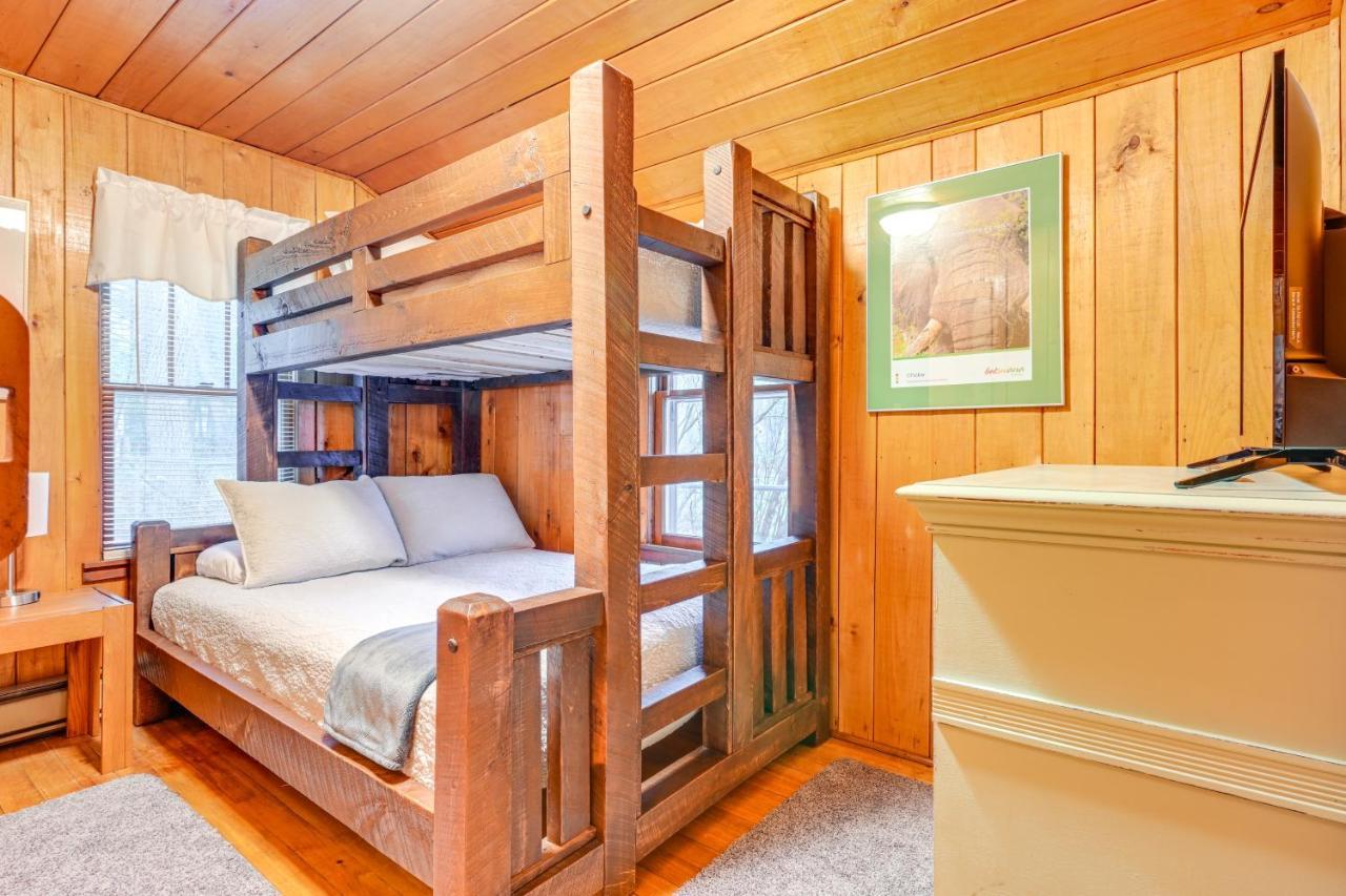 East Tawas Cabin With Deck, Backyard And Fire Pit! Exteriör bild